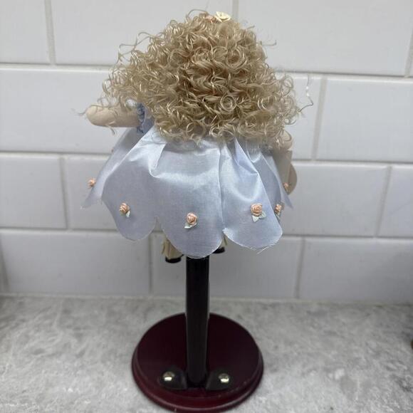 Vintage Greentree music box 8” doll of the month Aquarius with tags, stand. - Picture 3 of 15